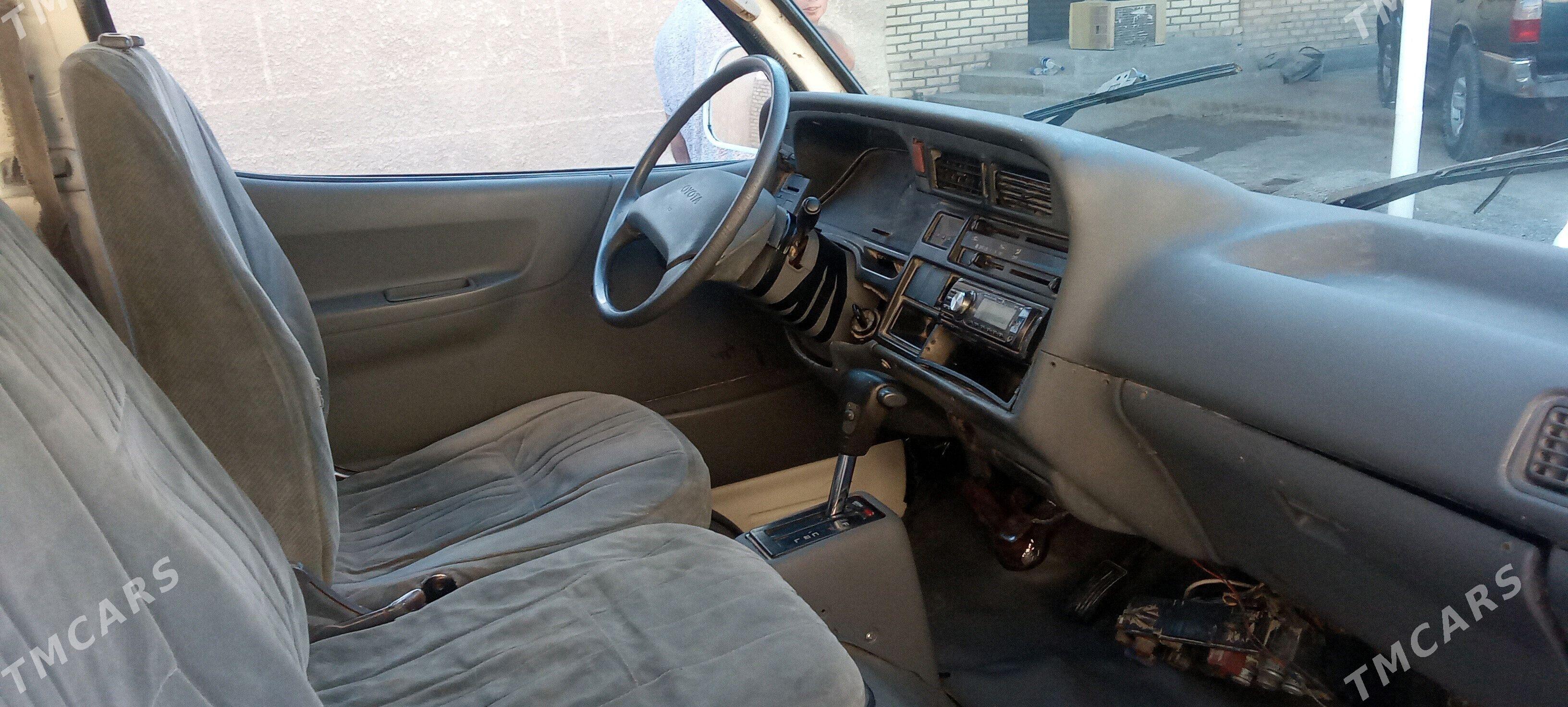 Toyota Hiace 1993 - 69 000 TMT - Мары - img 4