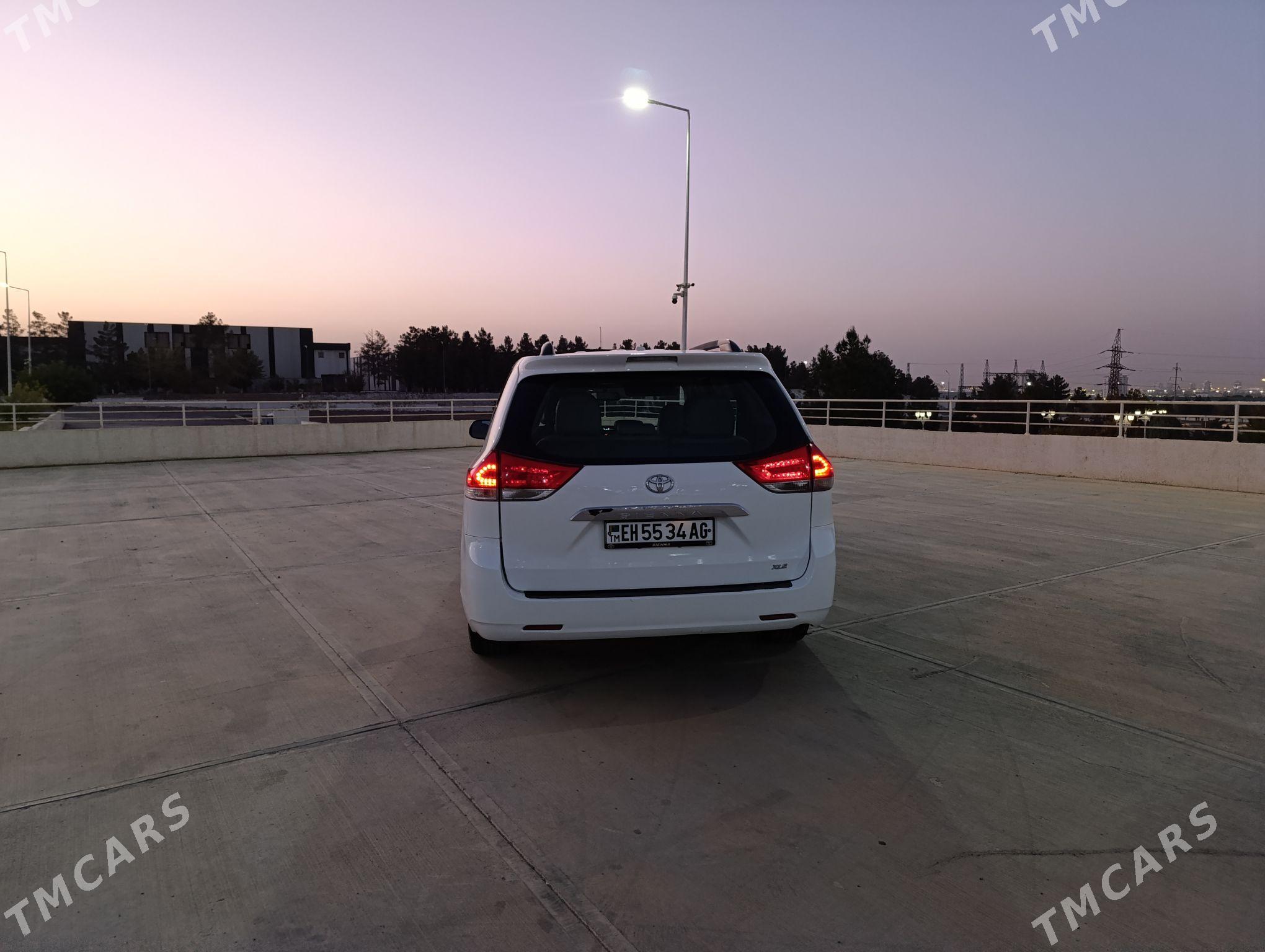 Toyota Sienna 2011 - 292 000 TMT - Ашхабад - img 6