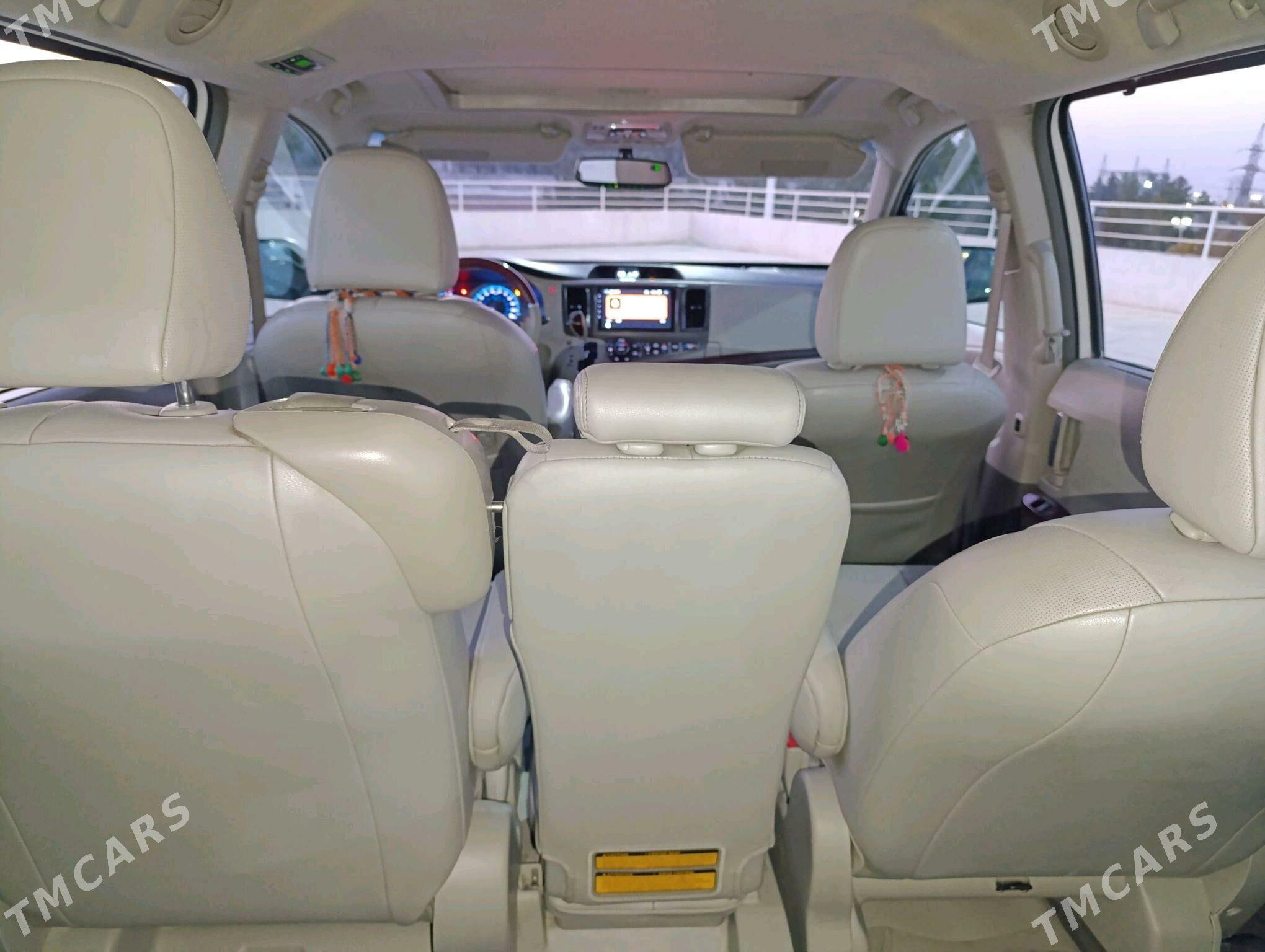 Toyota Sienna 2011 - 292 000 TMT - Ашхабад - img 10