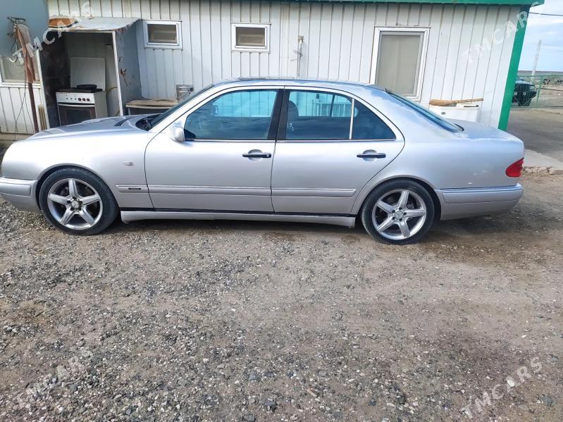 Mercedes-Benz E320 1997 - 70 000 TMT - Туркменбаши - img 2