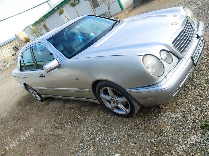 Mercedes-Benz E320 1997 - 70 000 TMT - Туркменбаши - img 4