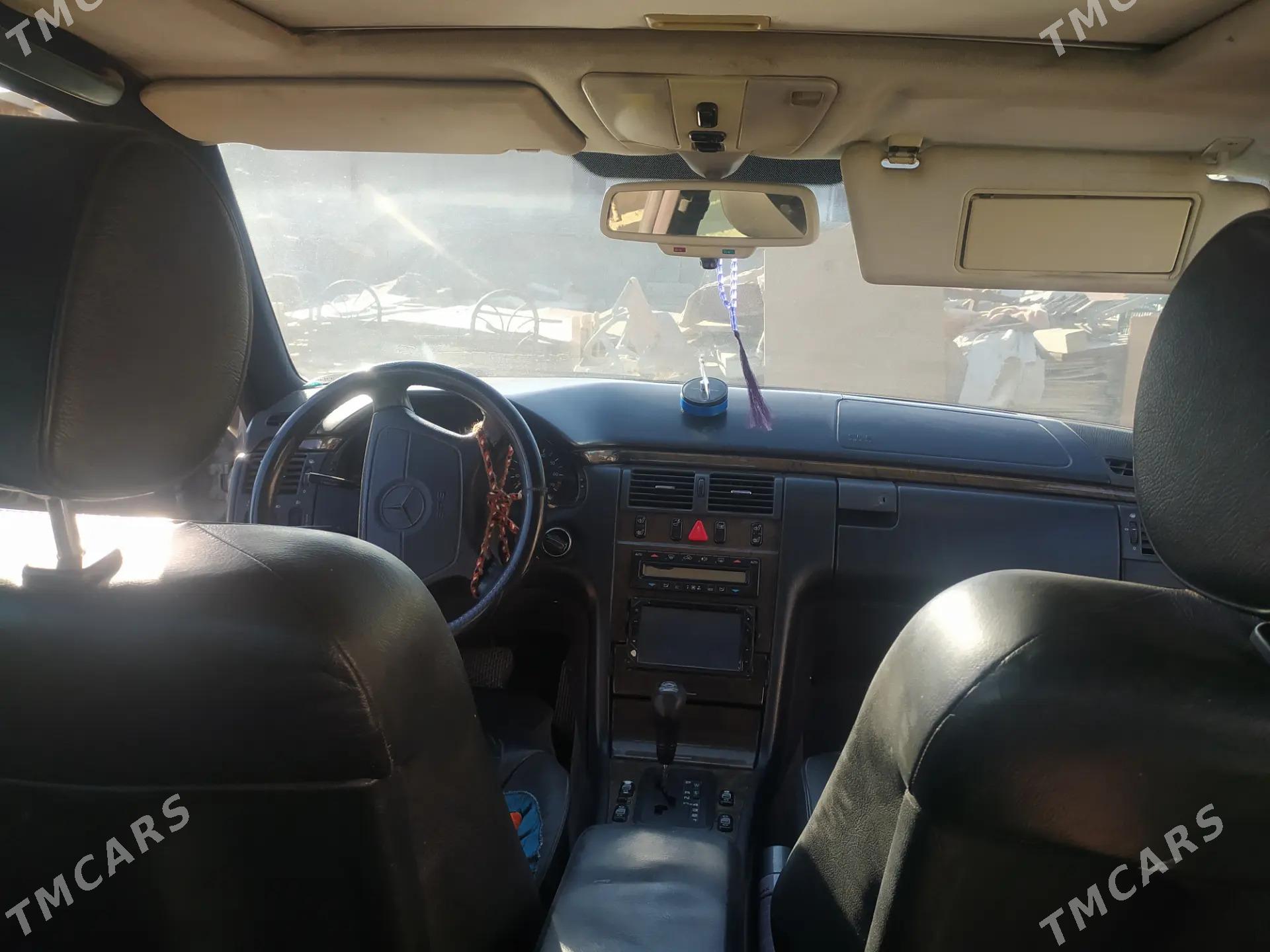 Mercedes-Benz E320 1997 - 70 000 TMT - Туркменбаши - img 5