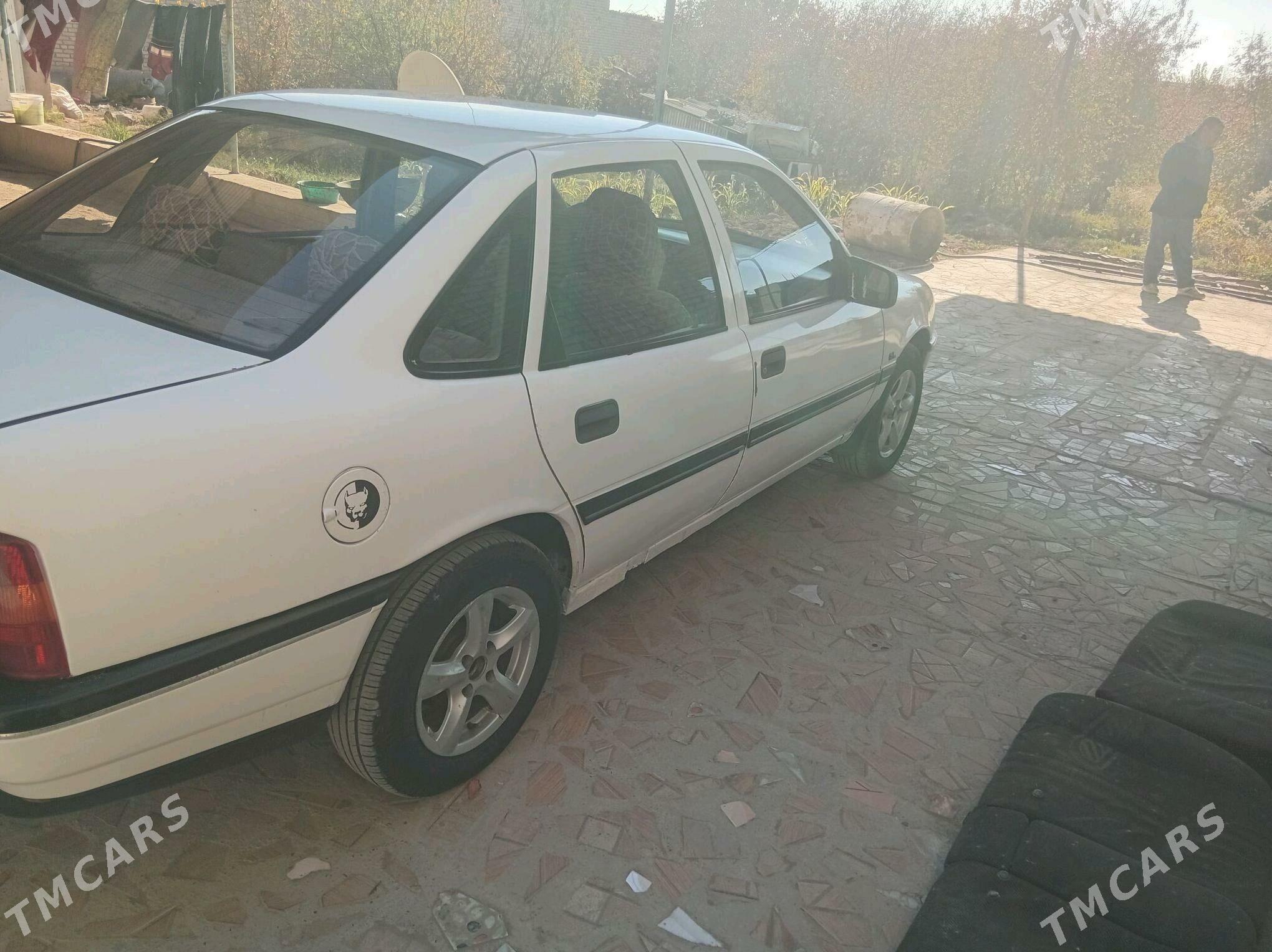 Opel Vectra 1990 - 25 000 TMT - Sakar - img 1