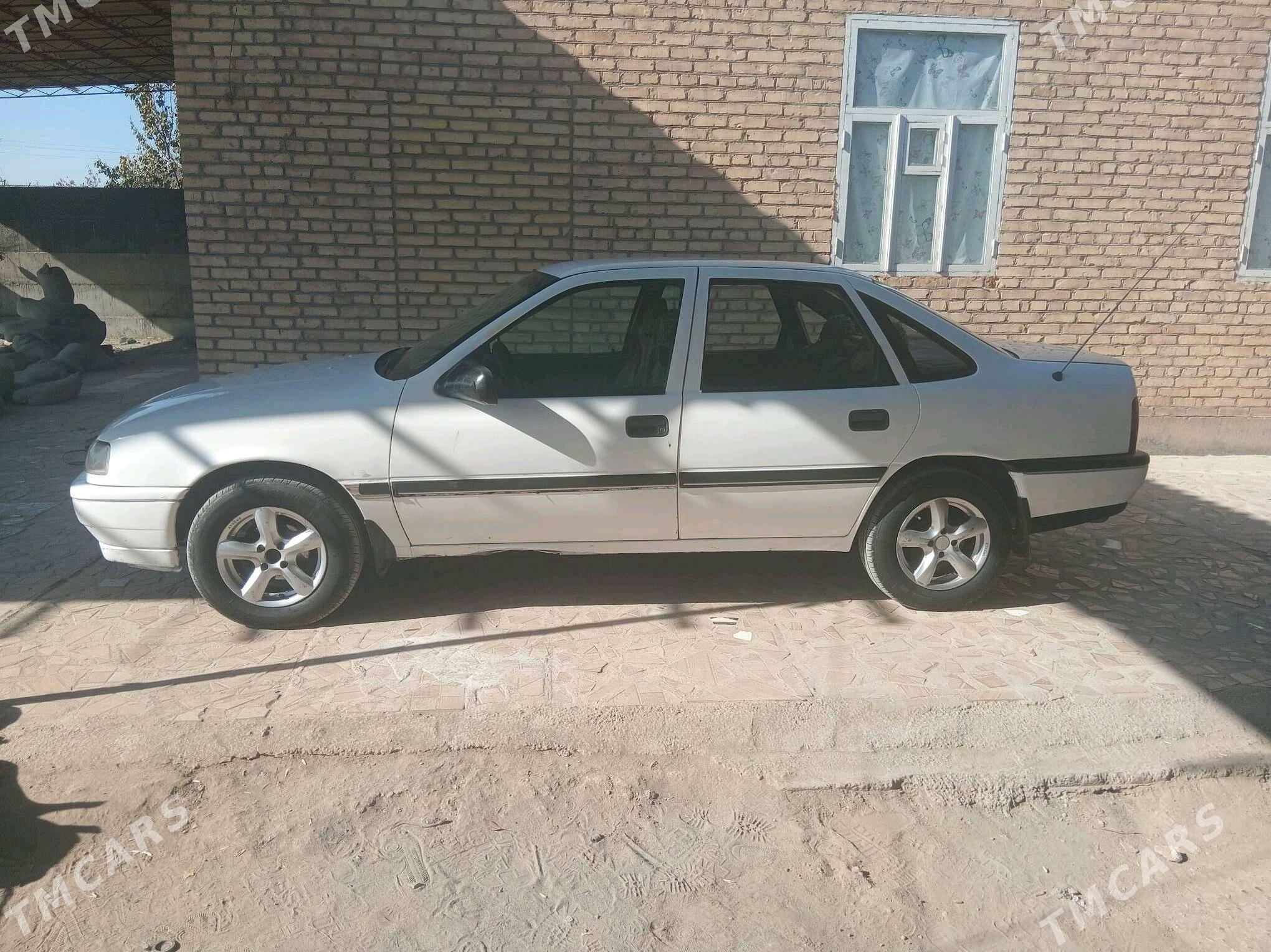 Opel Vectra 1990 - 25 000 TMT - Sakar - img 4