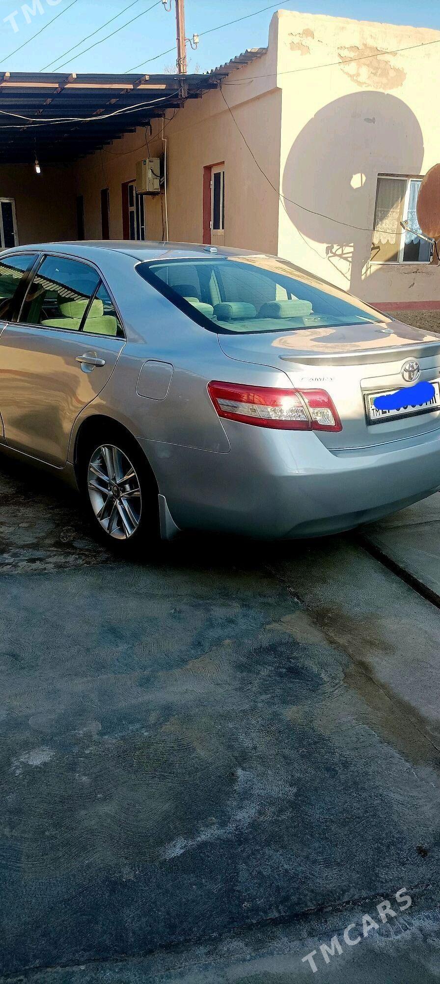 Toyota Camry 2010 - 200 000 TMT - Baýramaly - img 2