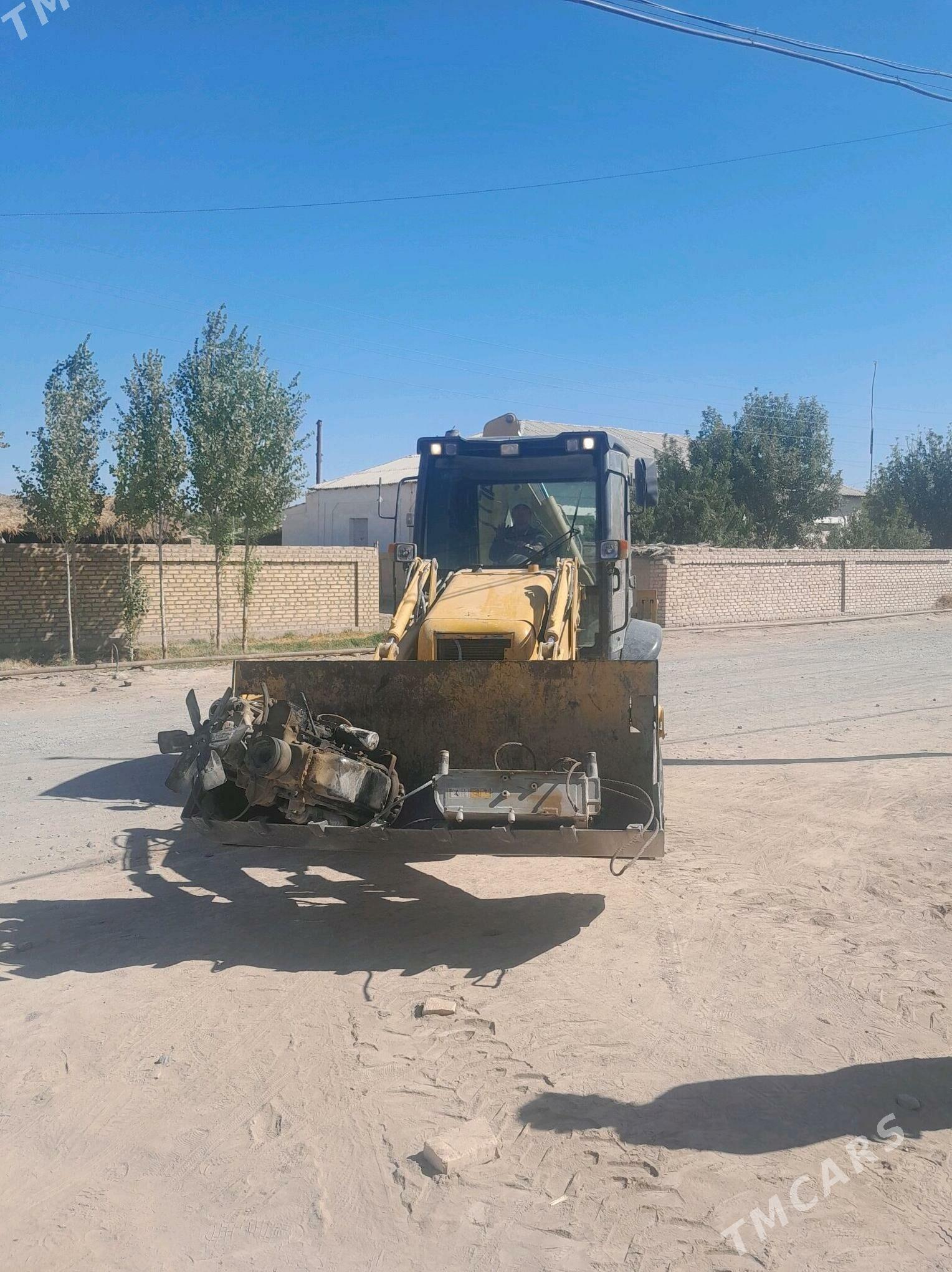 JCB 4CX ECO 2013 - 550 000 TMT - Гороглы (Тагта) - img 3