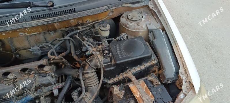 Toyota Corolla 2001 - 100 000 TMT - Balkanabat - img 9