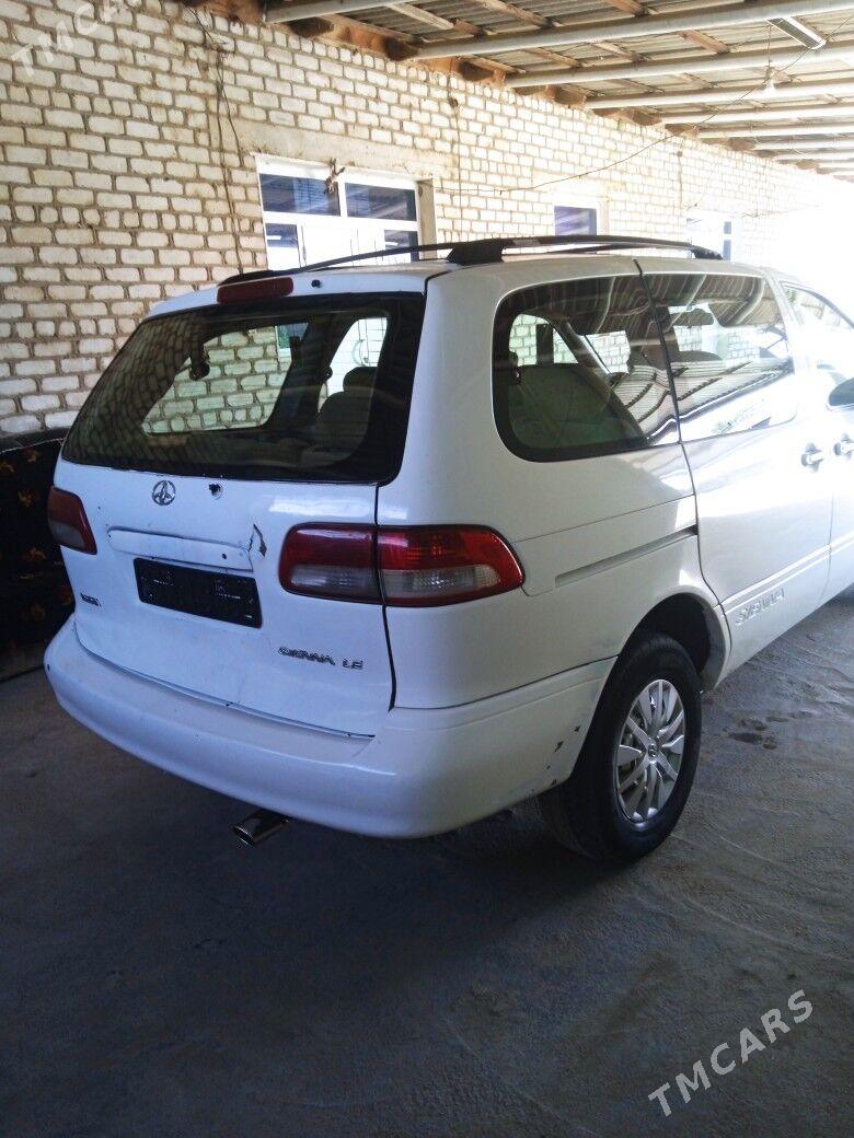 Toyota Sienna 2001 - 130 000 TMT - Бабадайхан - img 7