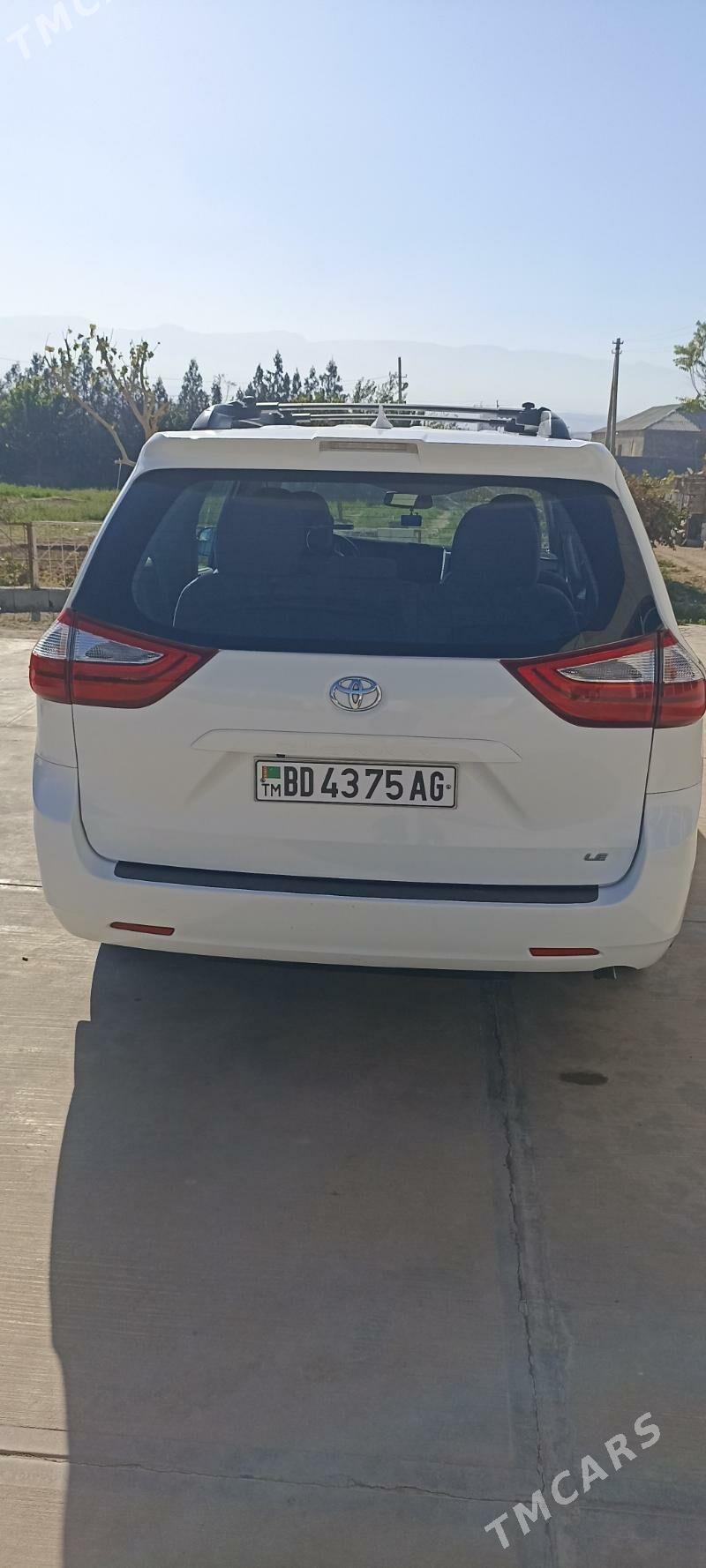 Toyota Sienna 2018 - 420 000 TMT - Гуртли - img 2