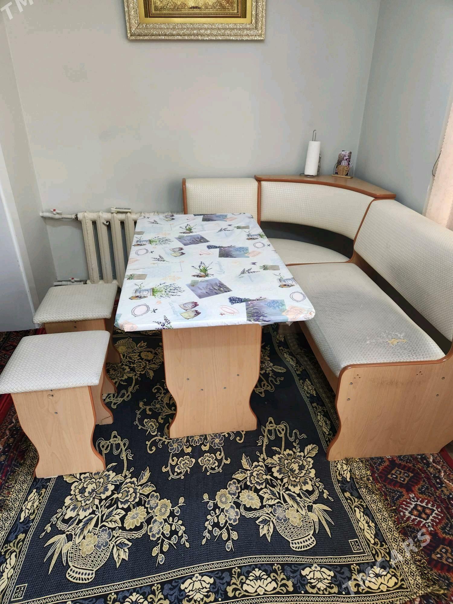 Kuhonnyý ugalok Кухонный уголо - Гаудан "В" - img 1