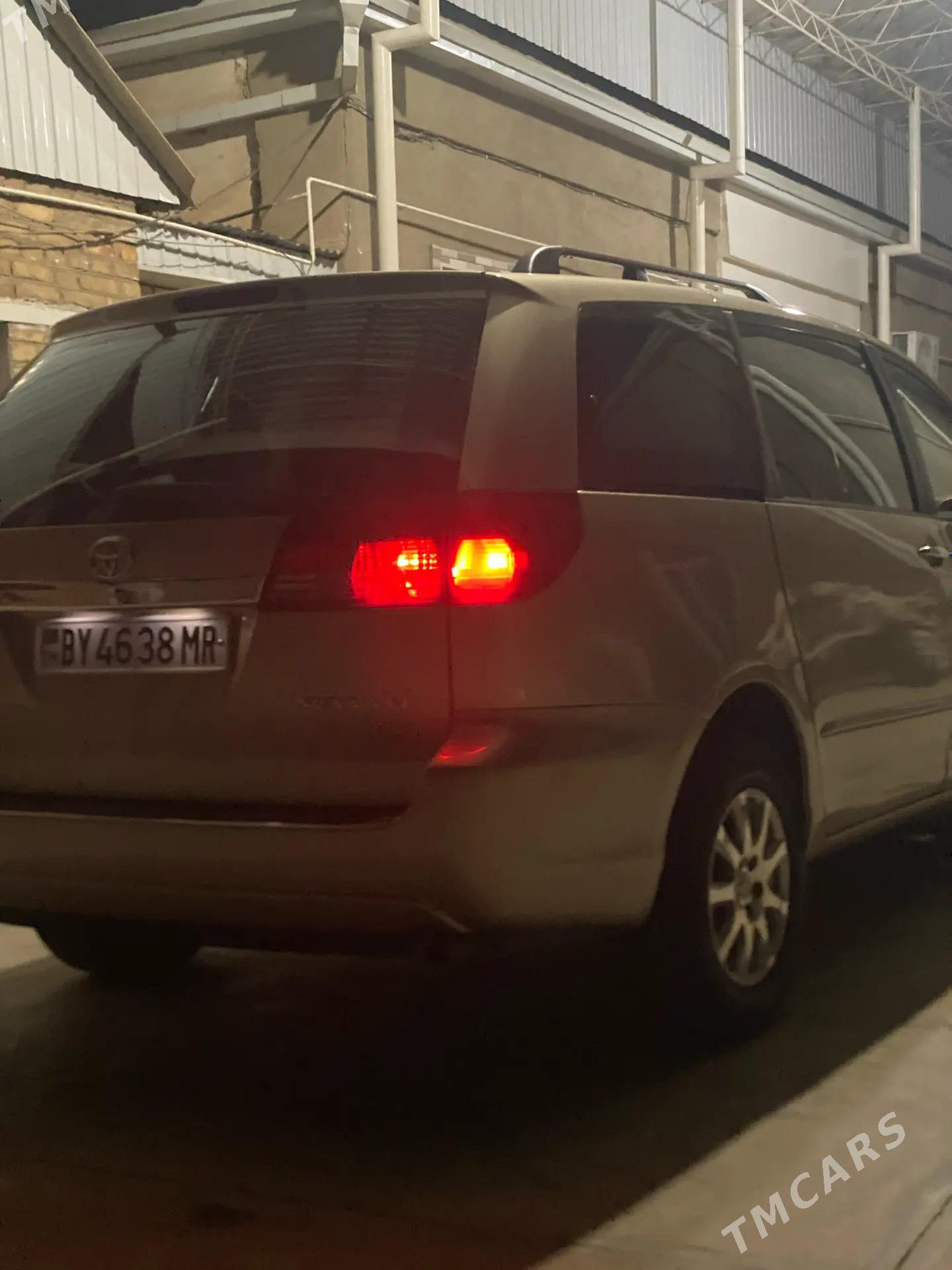 Toyota Sienna 2004 - 260 000 TMT - Мары - img 8