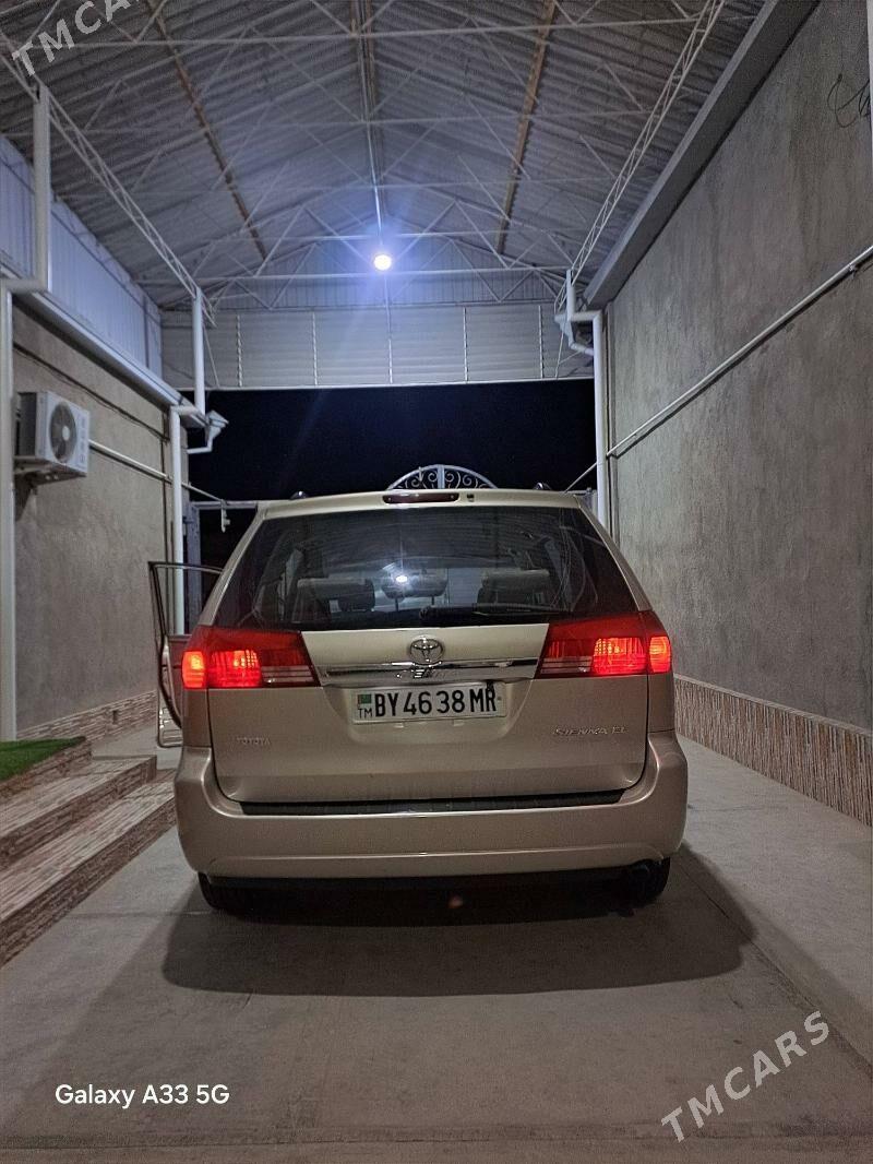 Toyota Sienna 2004 - 260 000 TMT - Мары - img 7