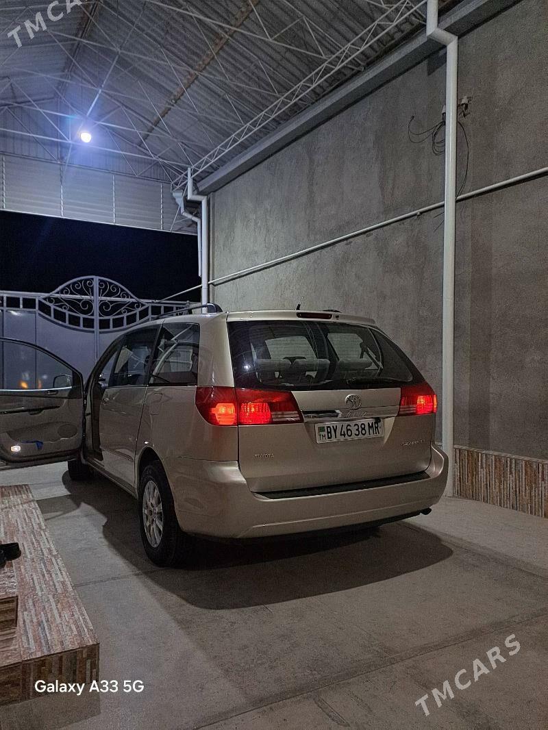 Toyota Sienna 2004 - 260 000 TMT - Мары - img 1