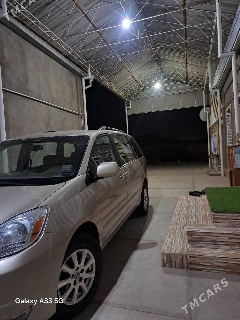 Toyota Sienna 2004 - 260 000 TMT - Мары - img 4