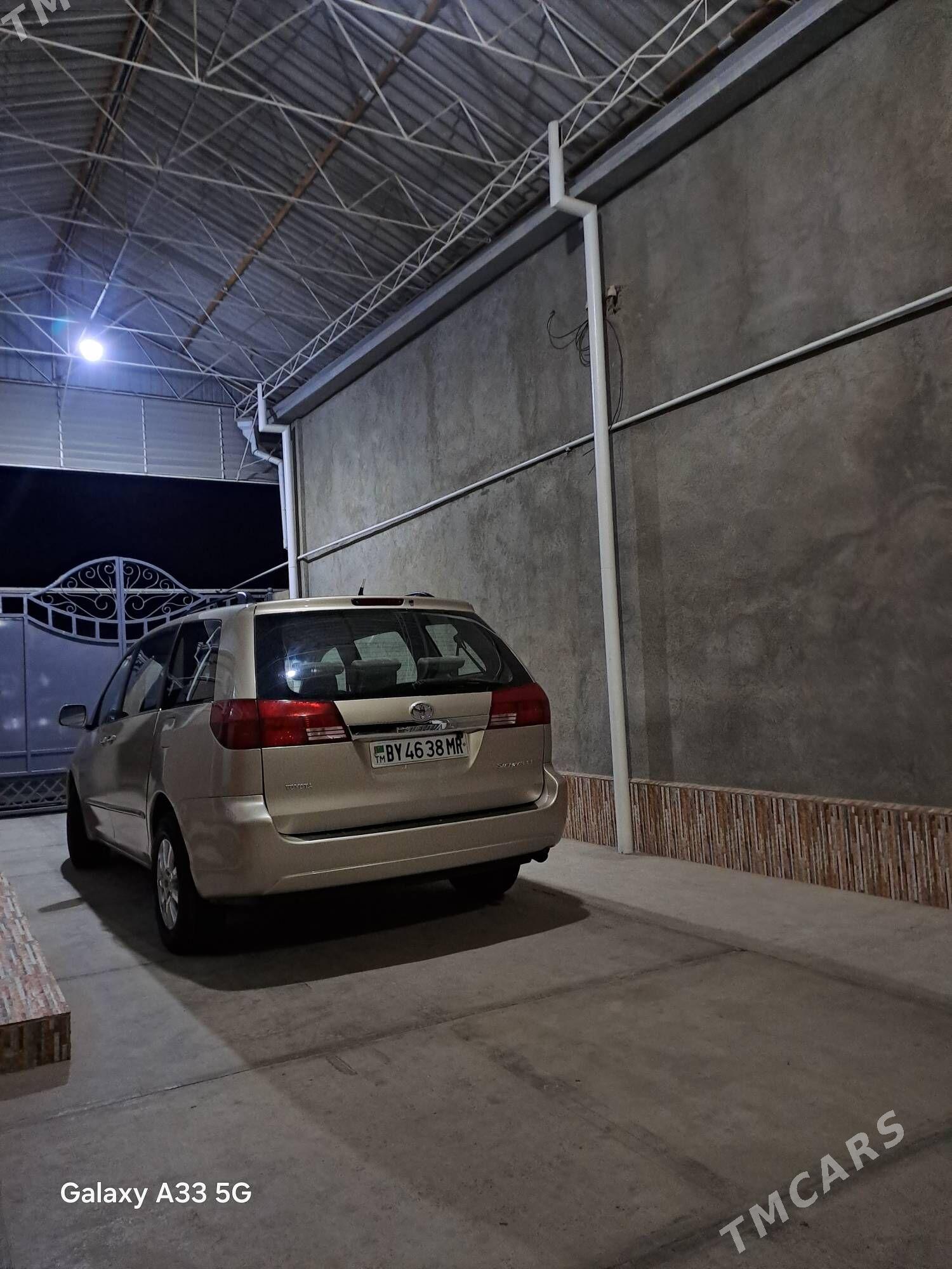 Toyota Sienna 2004 - 260 000 TMT - Мары - img 6