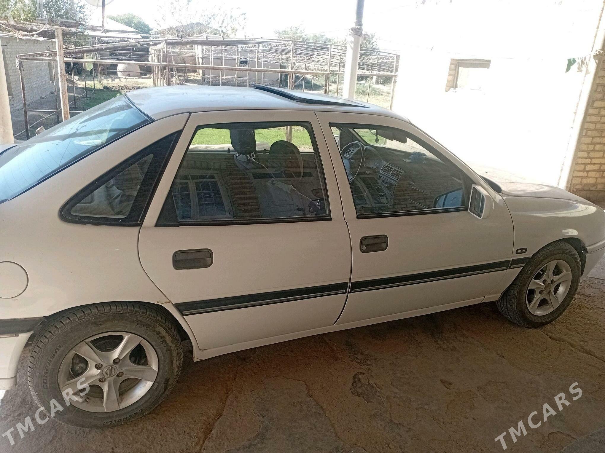 Opel Vectra 1990 - 35 000 TMT - Мургап - img 3