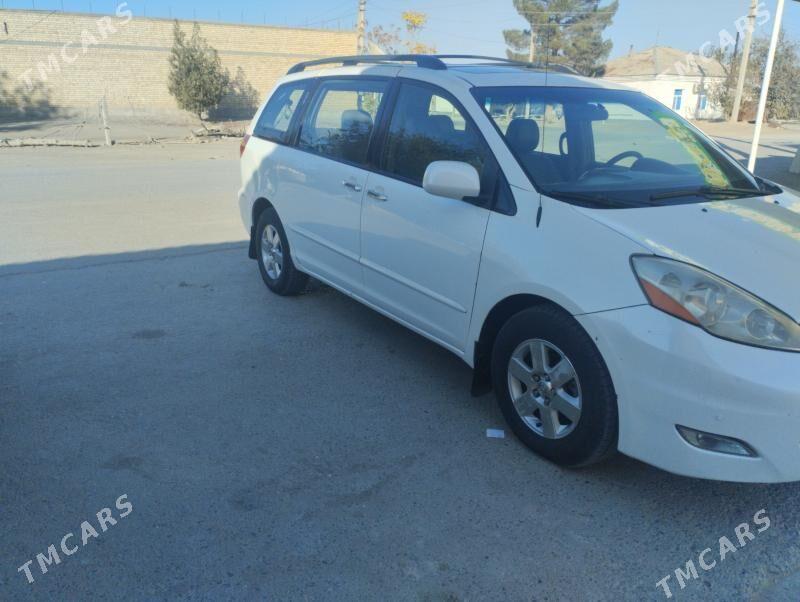 Toyota Sienna 2008 - 226 000 TMT - Гёкдепе - img 3