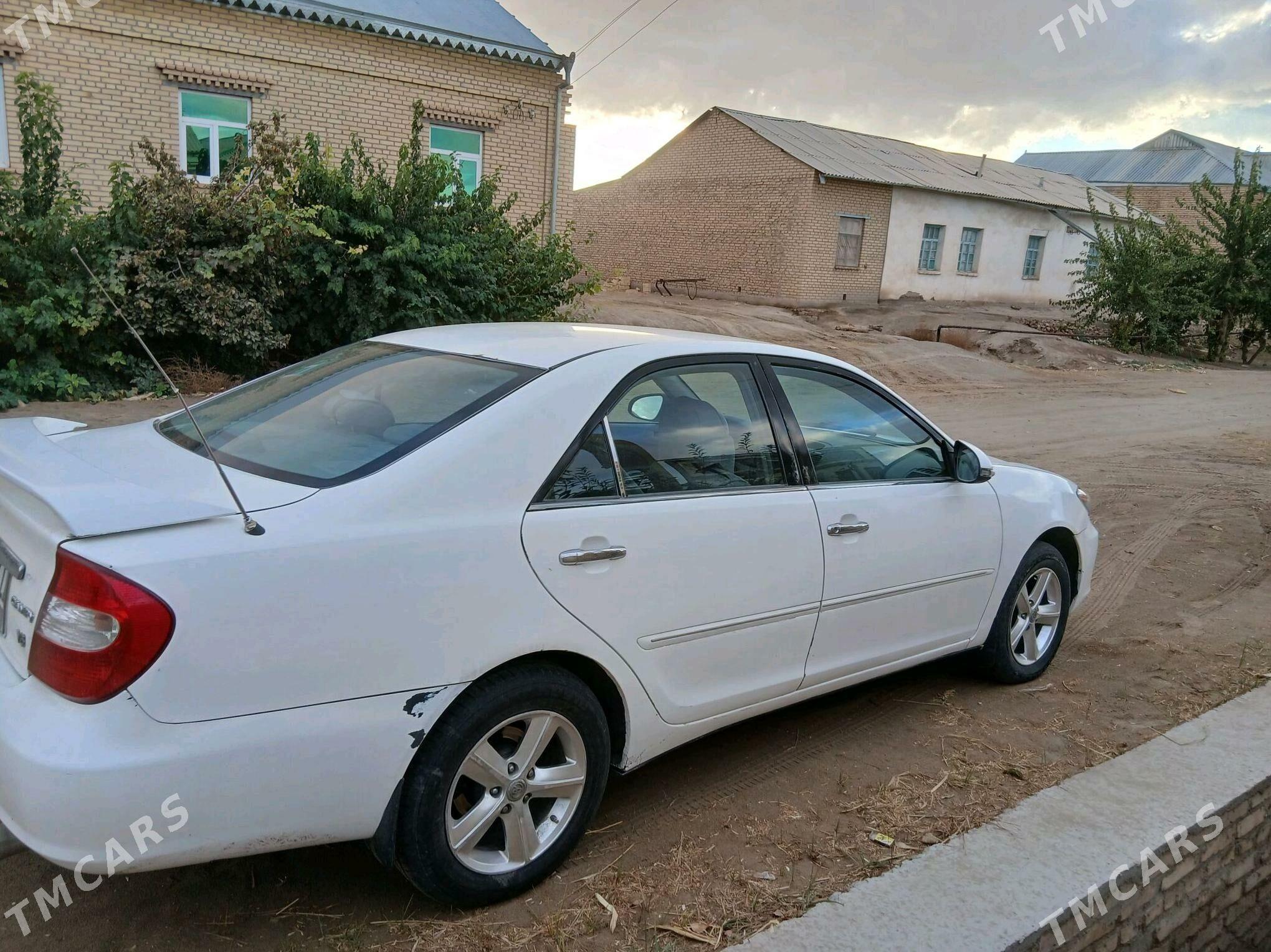 Toyota Camry 2004 - 140 000 TMT - Halaç - img 3