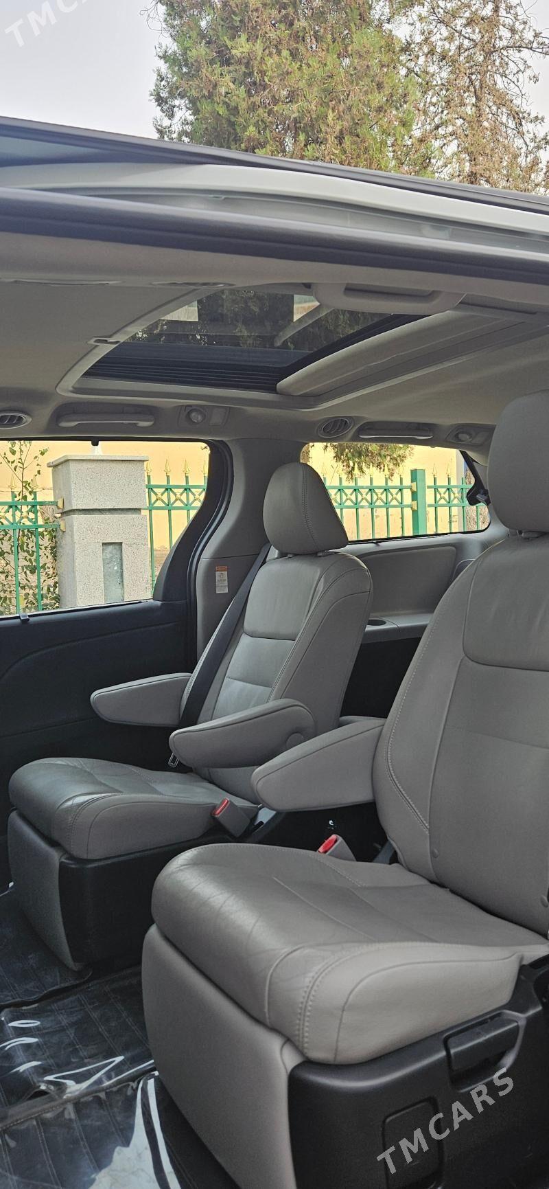 Toyota Sienna 2016 - 410 000 TMT - Aşgabat - img 7