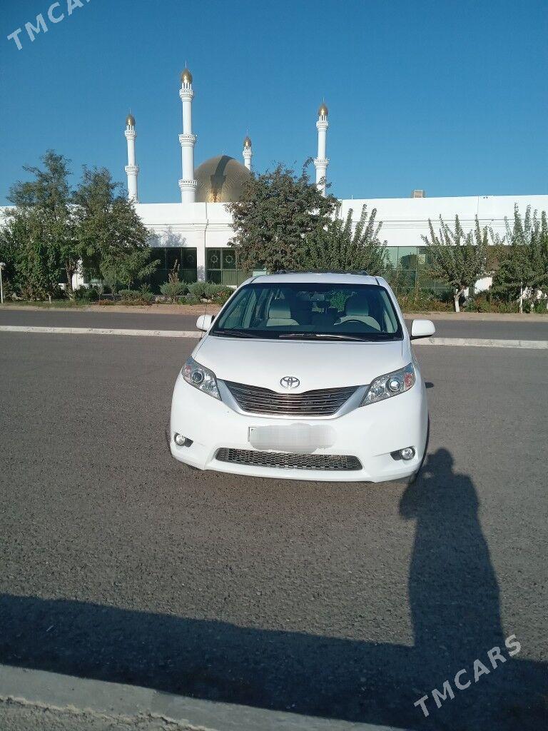 Toyota Sienna 2011 - 296 000 TMT - Мары - img 2
