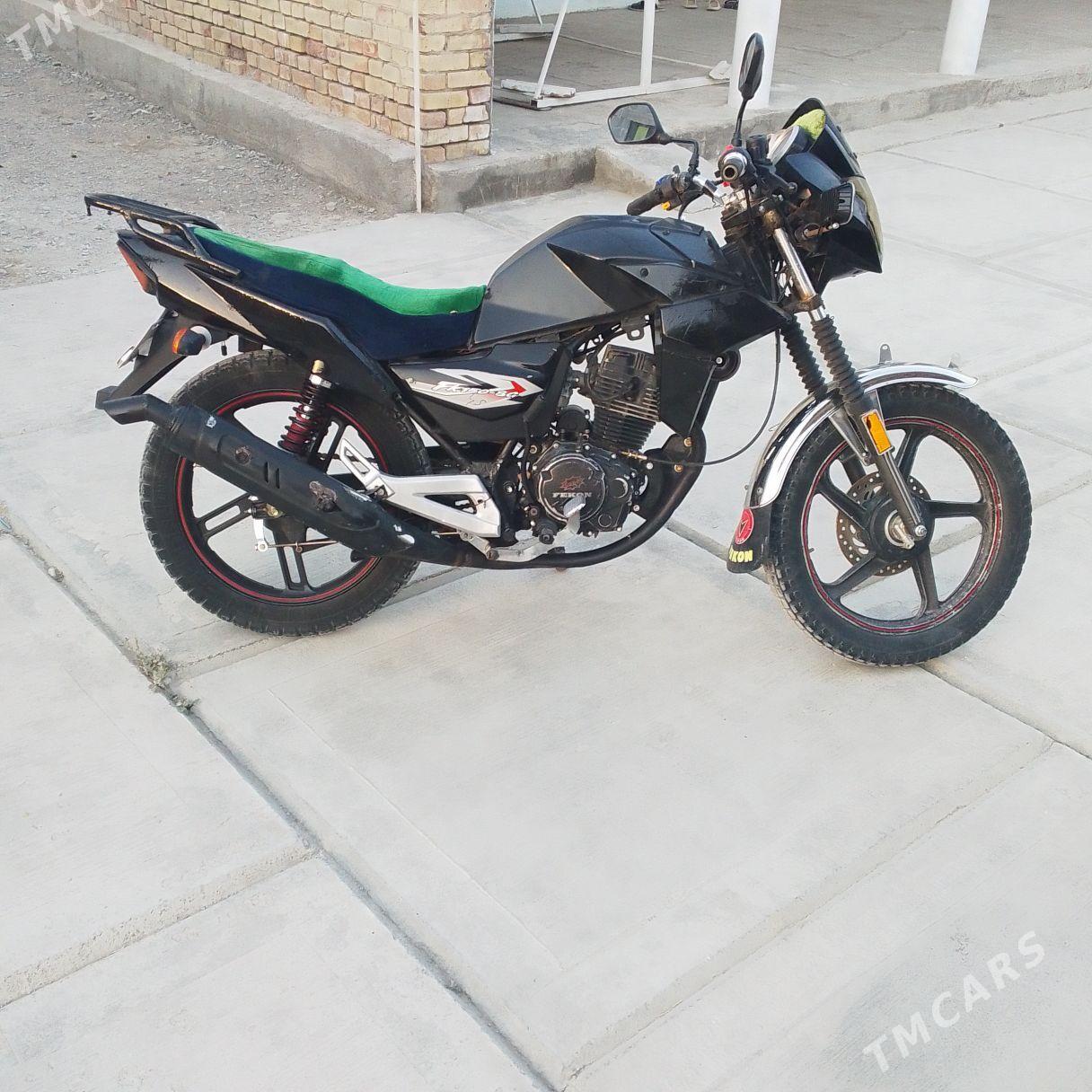 Fekon FK150-8G 2015 - 10 000 TMT - Bäherden - img 4