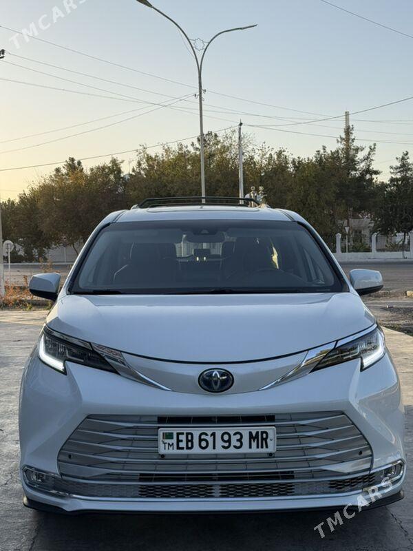 Toyota Sienna 2021 - 545 000 TMT - Мары - img 1
