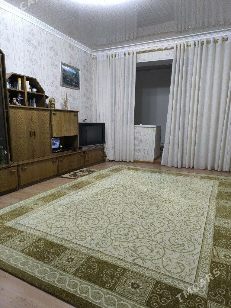 Продаётся квартира в 10 мкр - Aşgabat - img 1