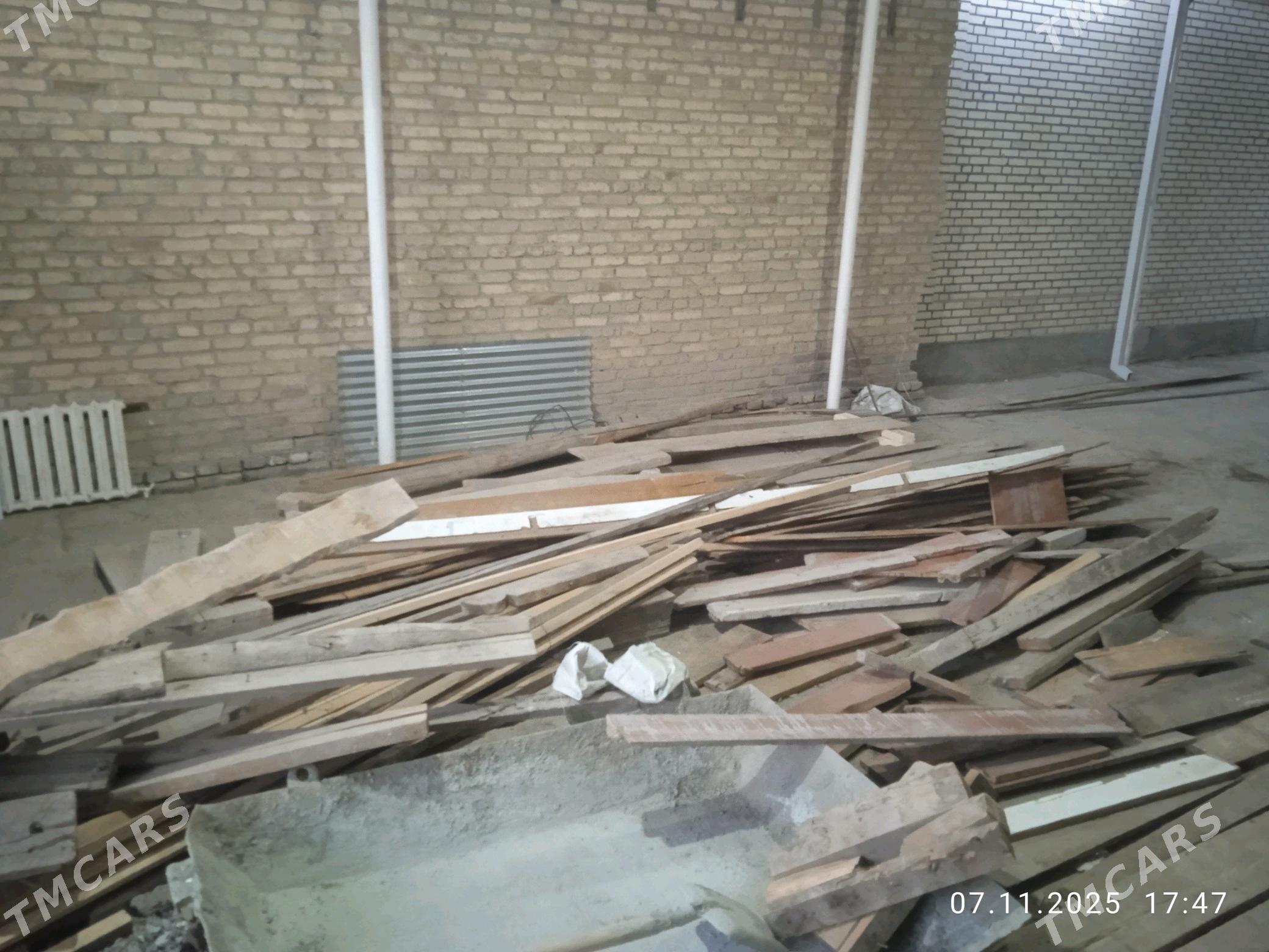 POLUK AGAC STRAPILA CEREPNOY - Мары - img 1