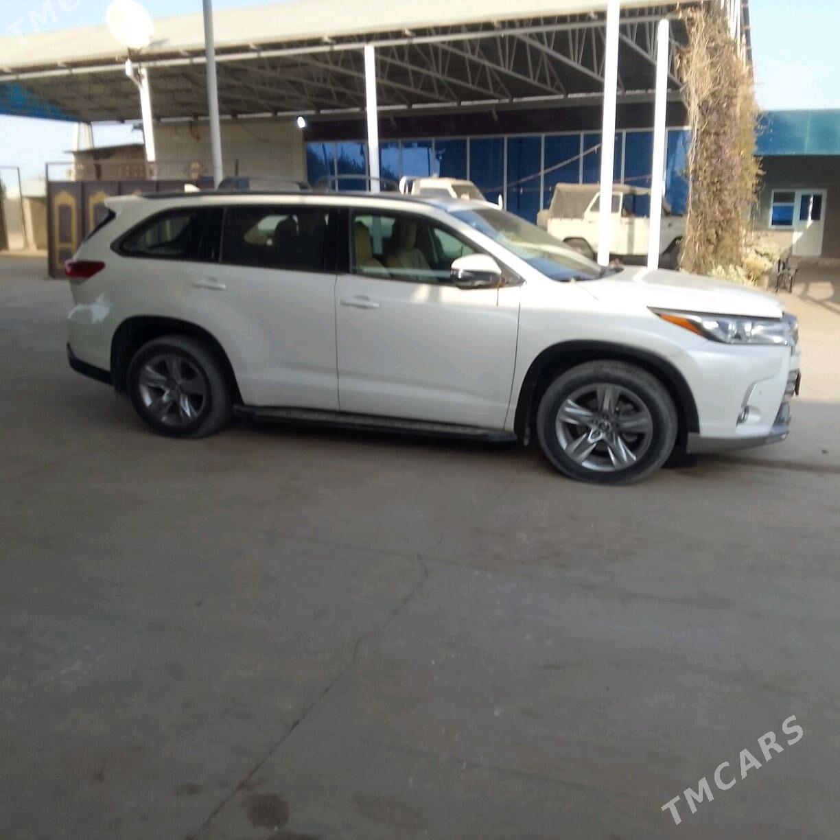 Toyota Highlander 2019 - 440 000 TMT - Байрамали - img 3
