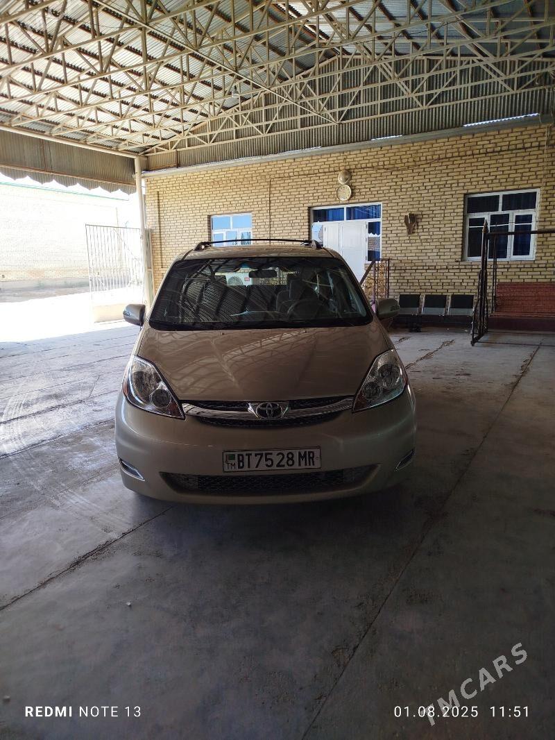 Toyota Sienna 2008 - 240 000 TMT - Векильбазар - img 1