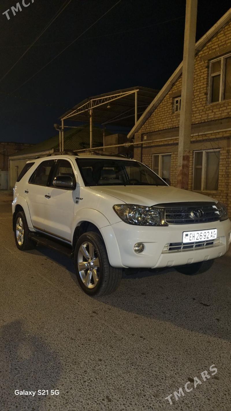 Toyota Fortuner 2010 - 300 000 TMT - Гуртли - img 1