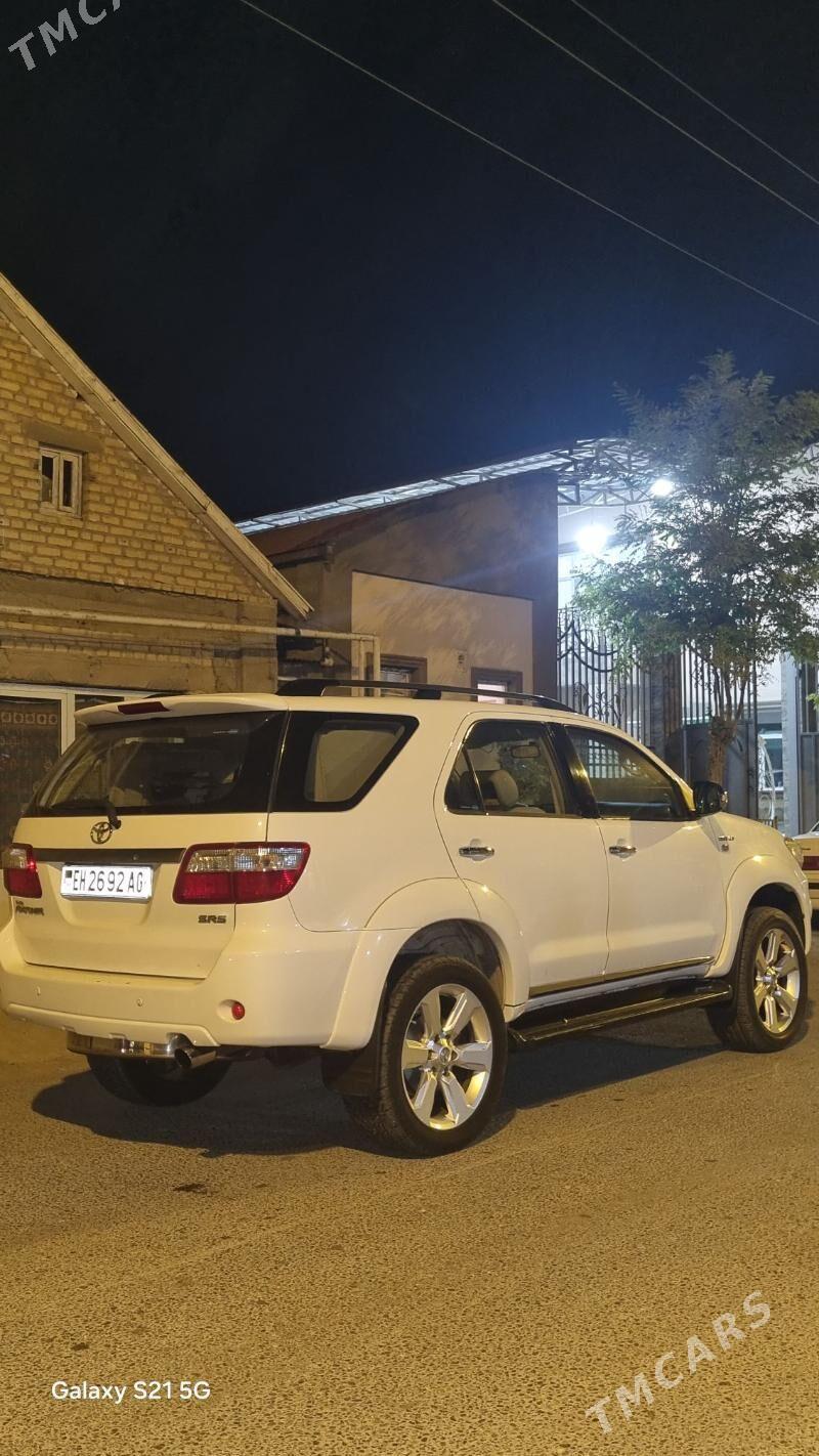 Toyota Fortuner 2010 - 300 000 TMT - Гуртли - img 3