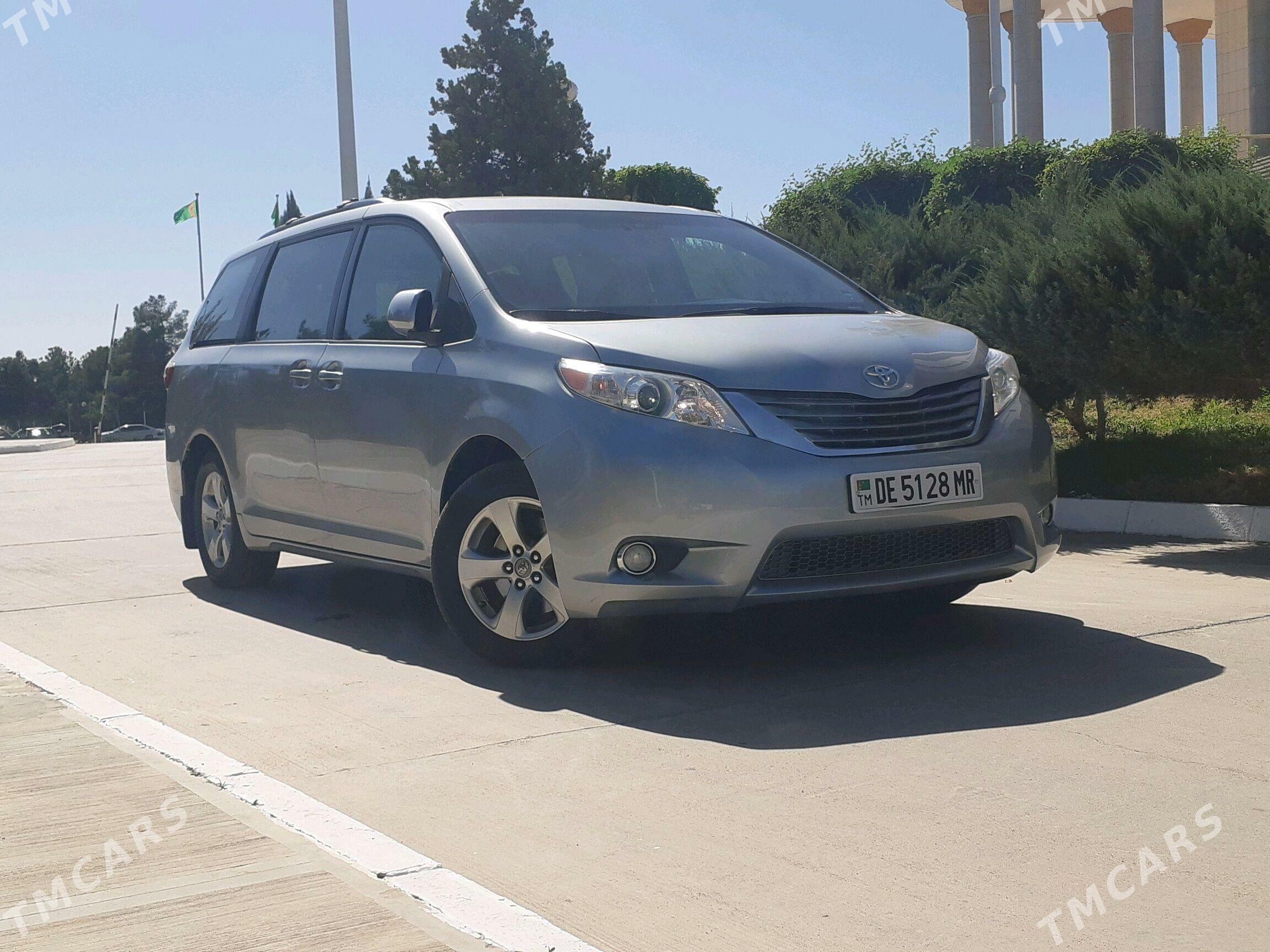 Toyota Sienna 2016 - 360 000 TMT - Мары - img 3