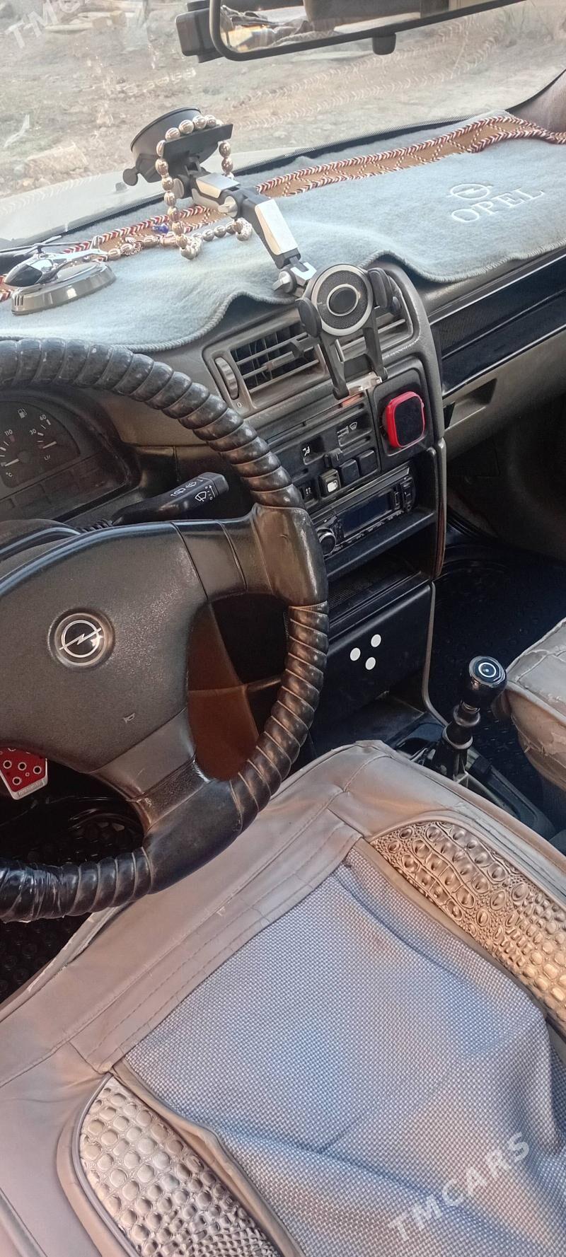 Opel Vectra 1992 - 28 000 TMT - Mary - img 1