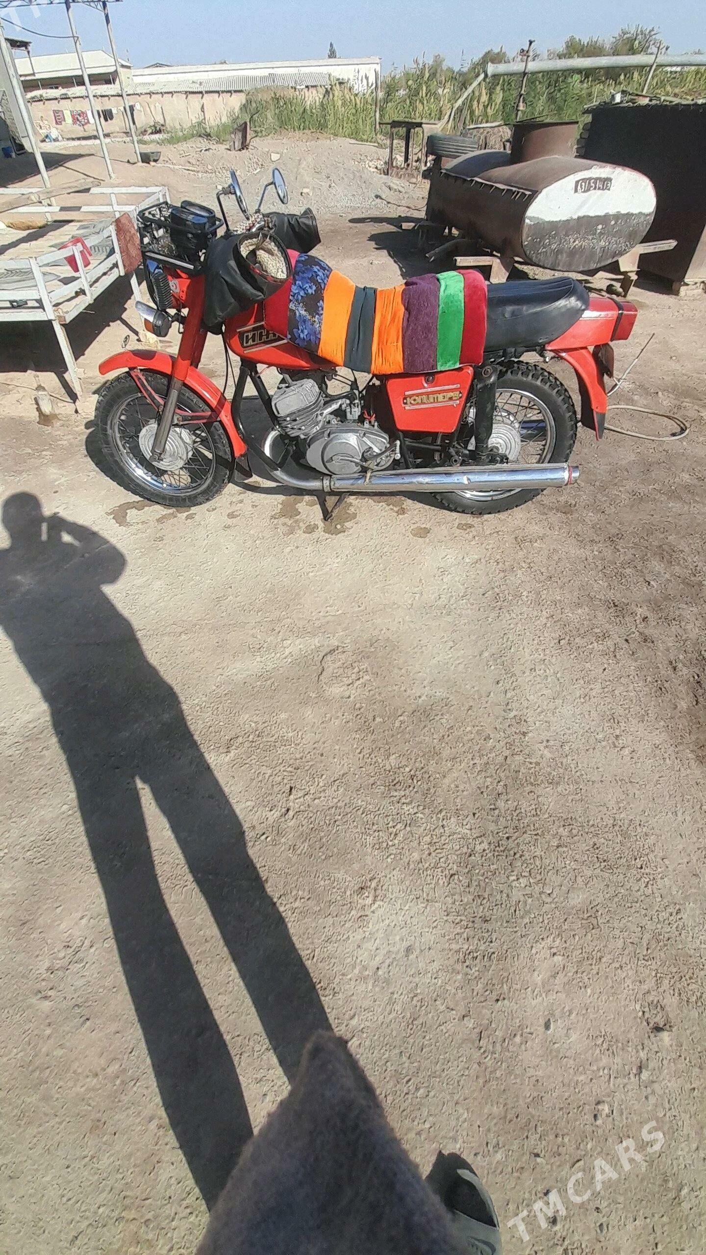 Iž Ýupiter 2011 - 15 000 TMT - Теджен - img 4