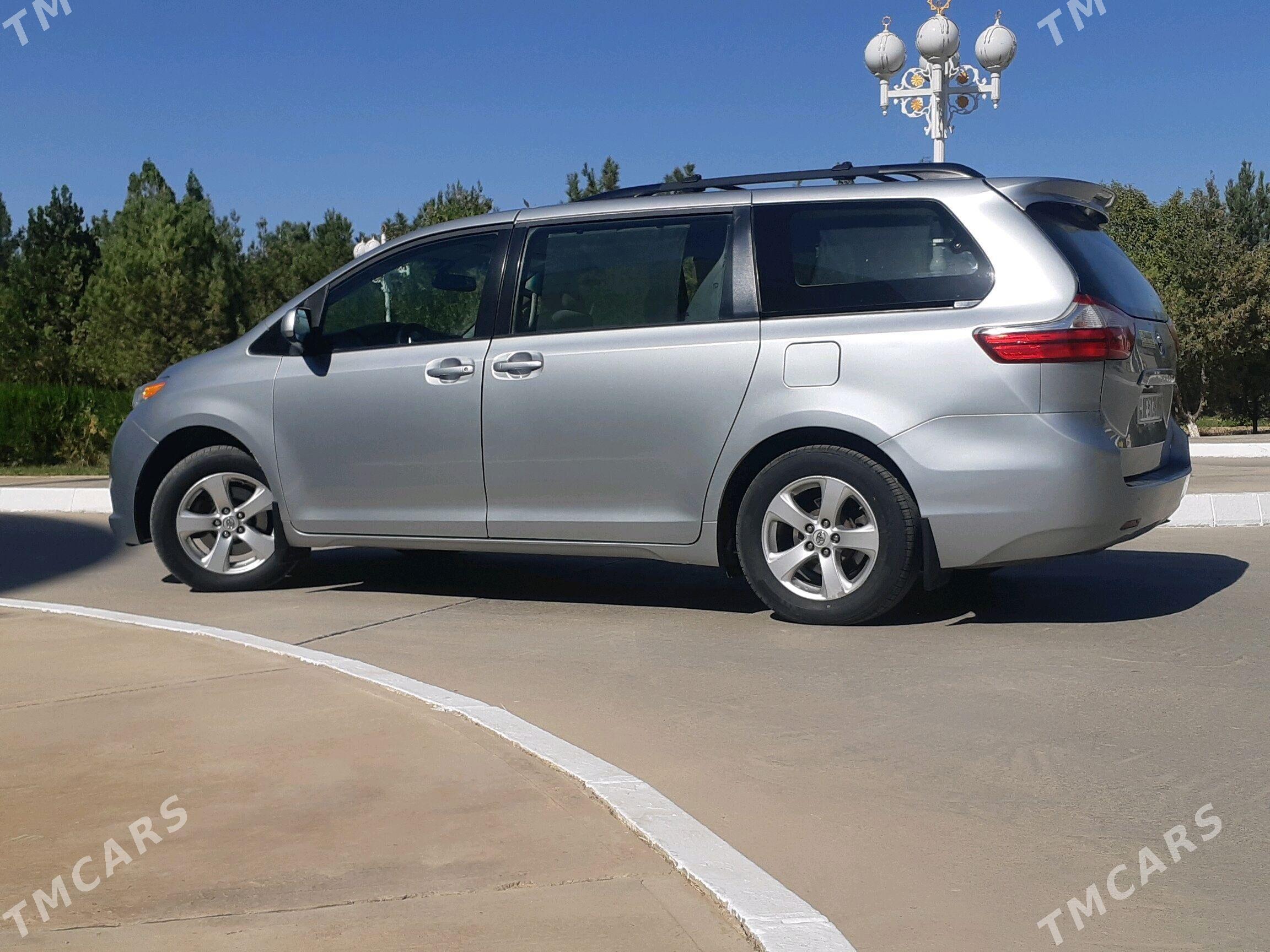 Toyota Sienna 2016 - 360 000 TMT - Мары - img 5