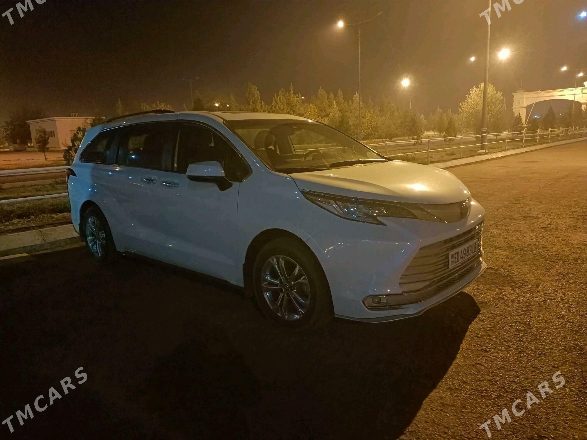 Toyota Sienna 2022 - 630 000 TMT - Туркменабат - img 1