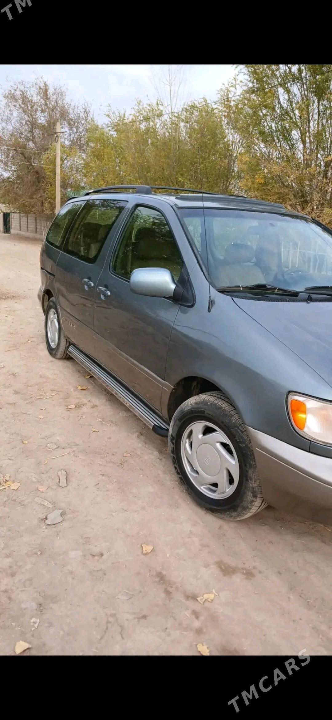 Toyota Sienna 2000 - 200 000 TMT - етр. Туркменбаши - img 1
