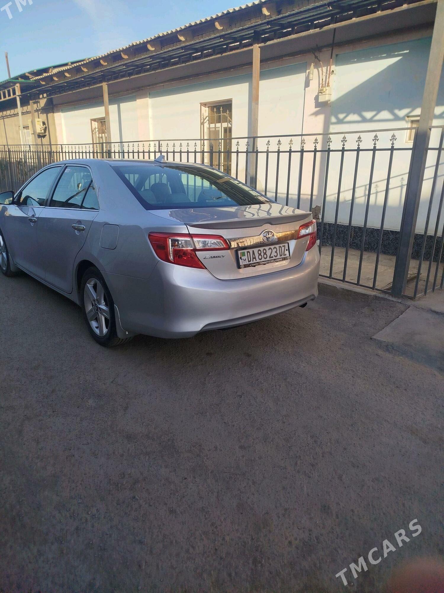 Toyota Camry 2012 - 240 000 TMT - Дашогуз - img 7