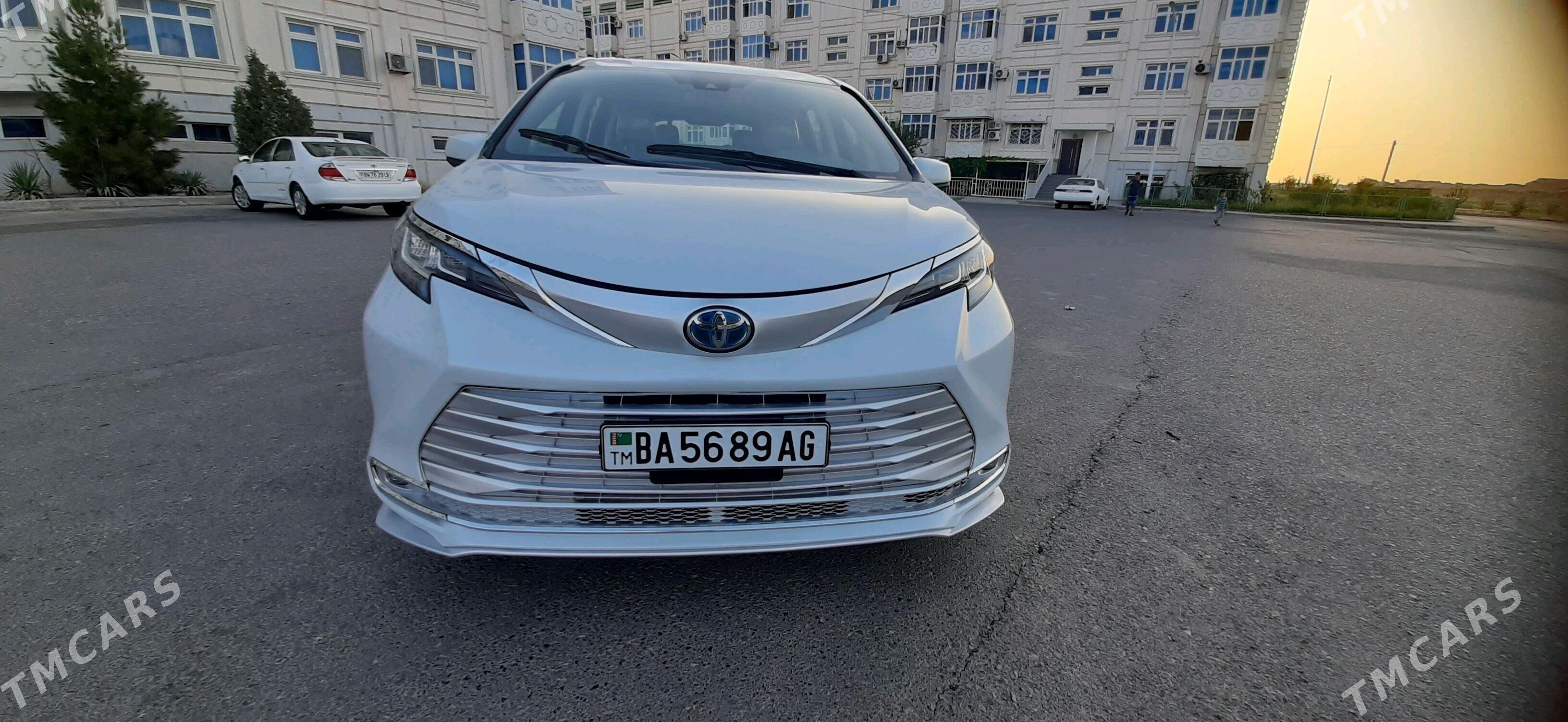 Toyota Sienna 2022 - 600 000 TMT - Туркменабат - img 1