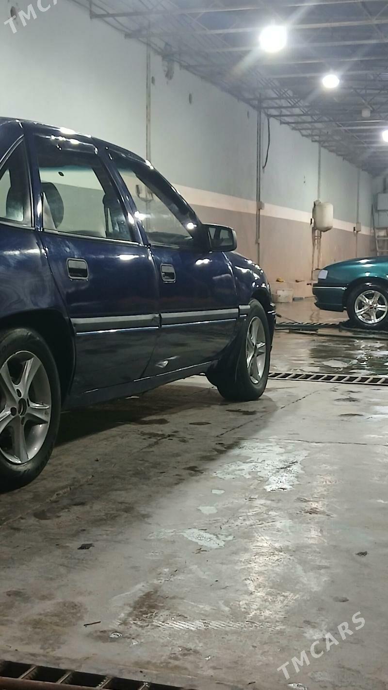 Opel Vectra 1993 - 29 000 TMT - Мары - img 3