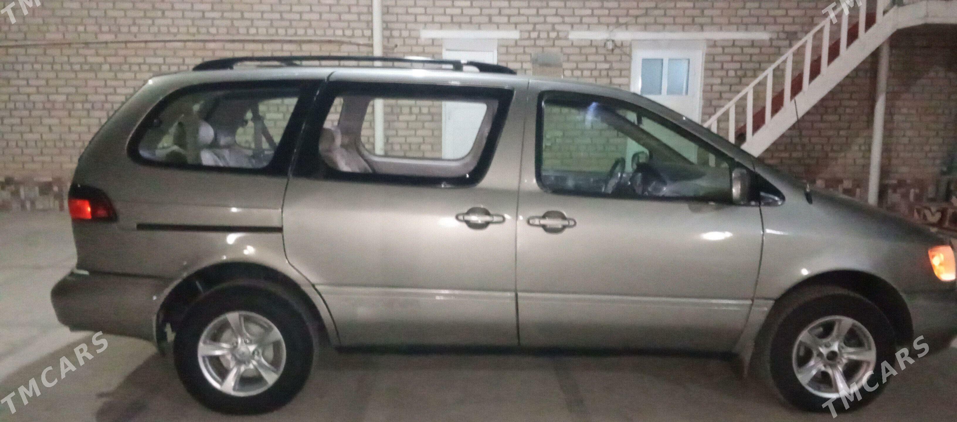 Toyota Sienna 1999 - 130 000 TMT - Сакарчага - img 3