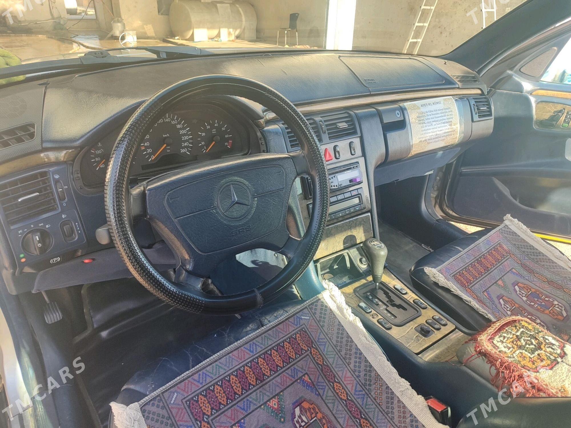 Mercedes-Benz E320 1996 - 80 000 TMT - Balkanabat - img 3