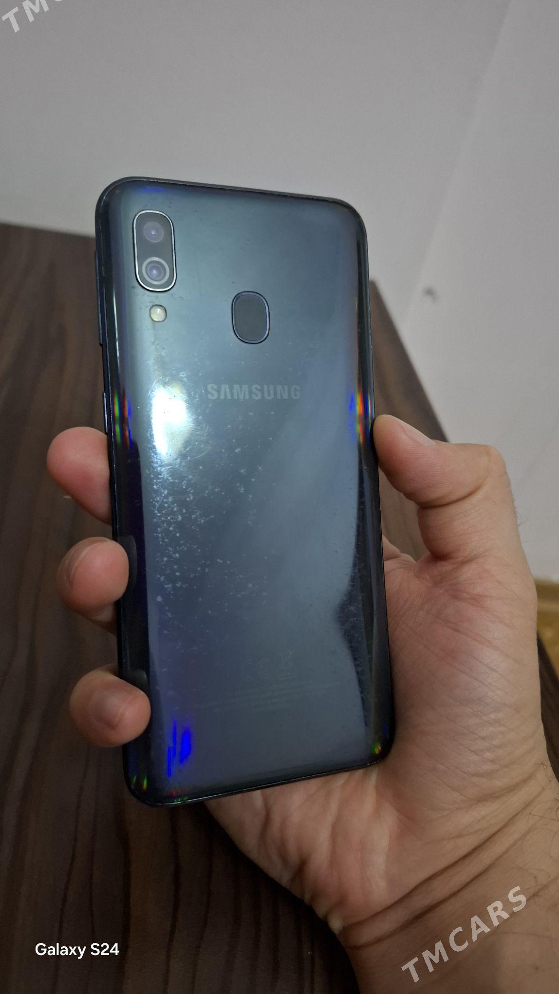 samsung a40 - Хитровка - img 3