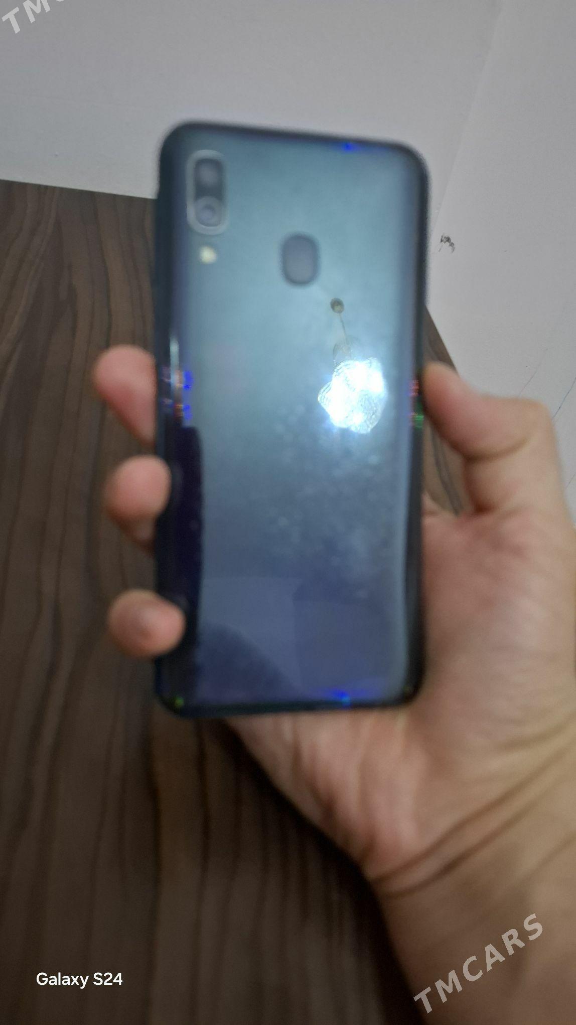 samsung a40 - Хитровка - img 4