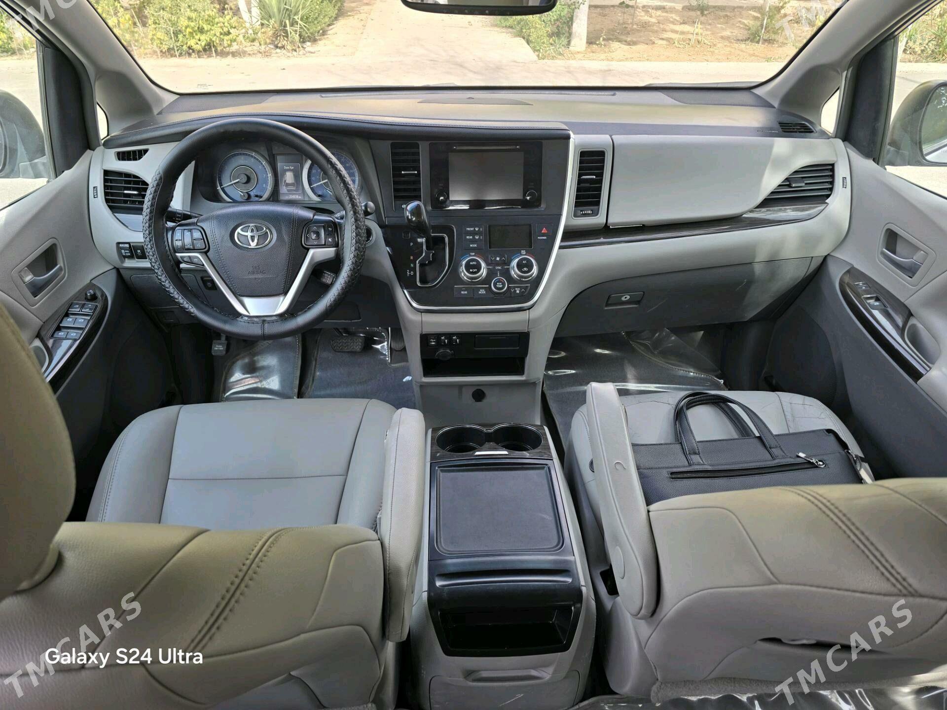 Toyota Sienna 2016 - 420 000 TMT - Aşgabat - img 4