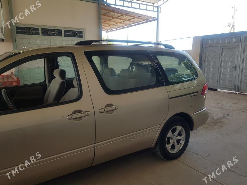 Toyota Sienna 2002 - 160 000 TMT - Акдепе - img 9