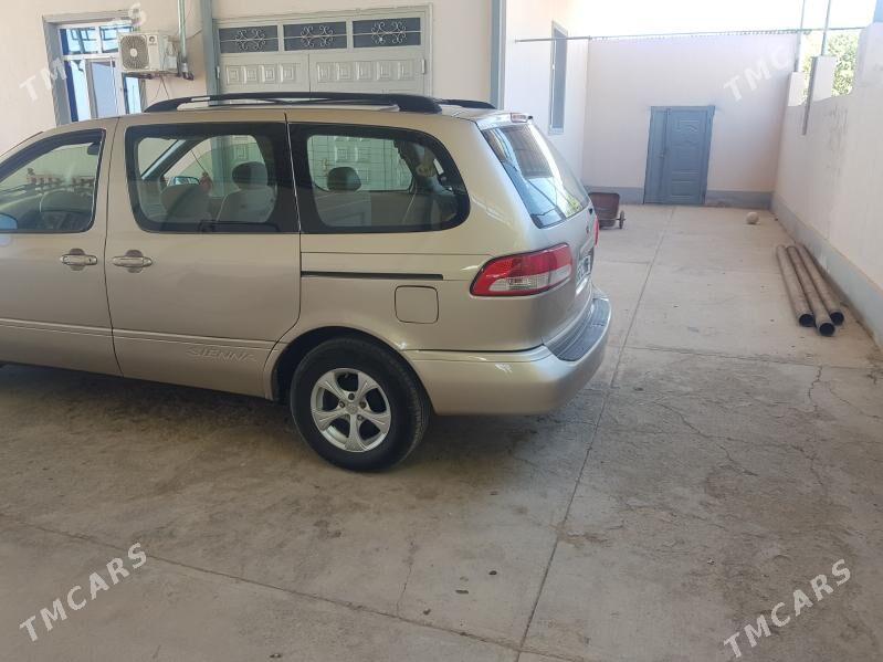 Toyota Sienna 2002 - 160 000 TMT - Акдепе - img 5