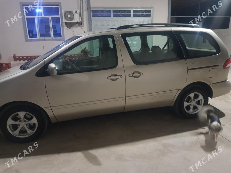 Toyota Sienna 2002 - 160 000 TMT - Акдепе - img 2