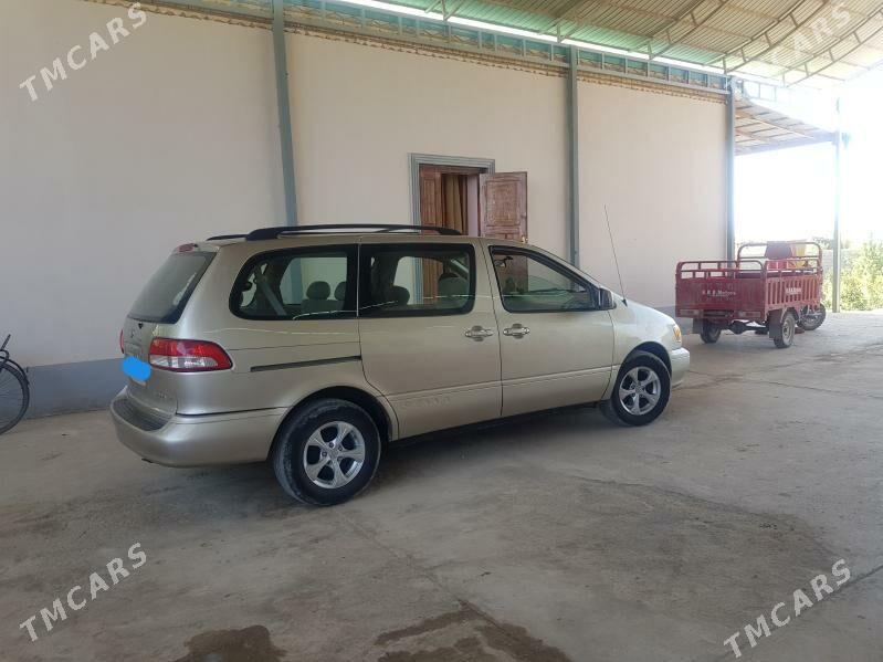 Toyota Sienna 2002 - 160 000 TMT - Акдепе - img 10